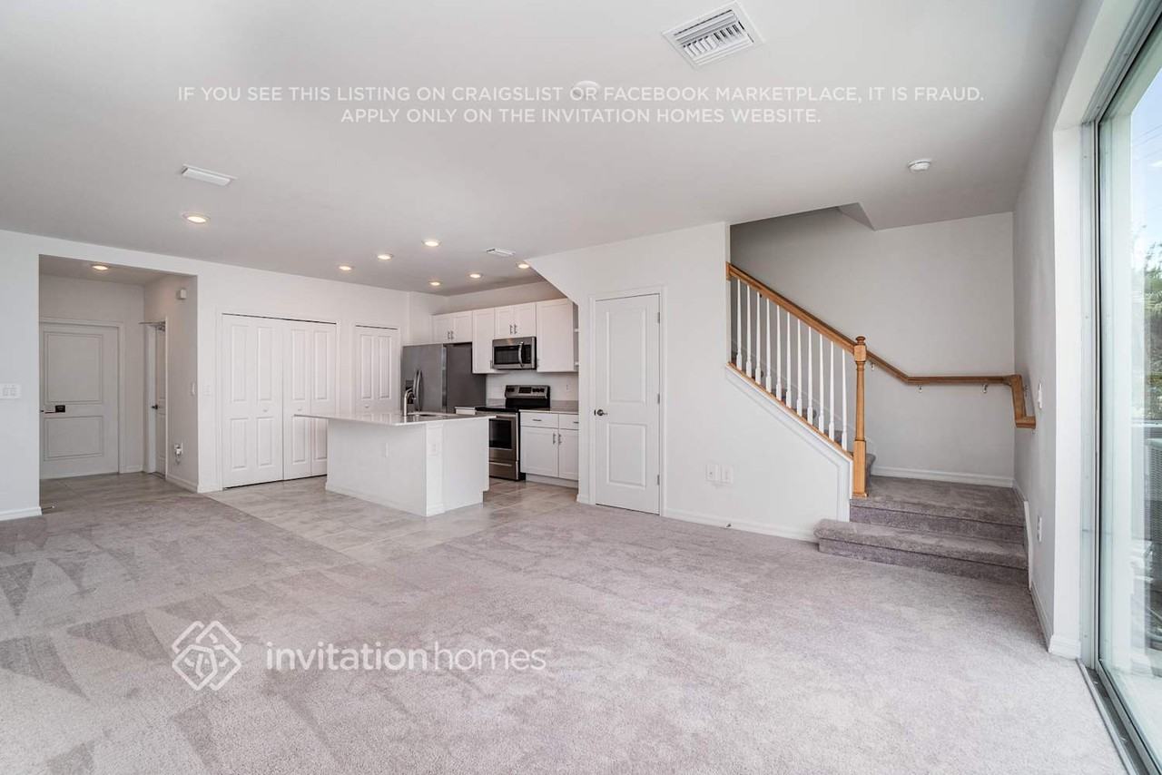 7165 Greenwood Park Cir #46 - Photo 6 of 26