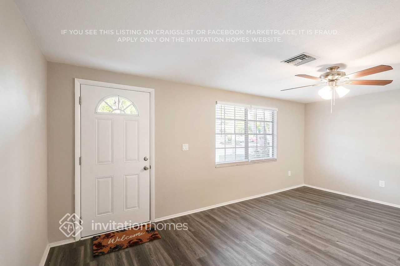 3306 Brookfield Dr - Photo 3 of 18