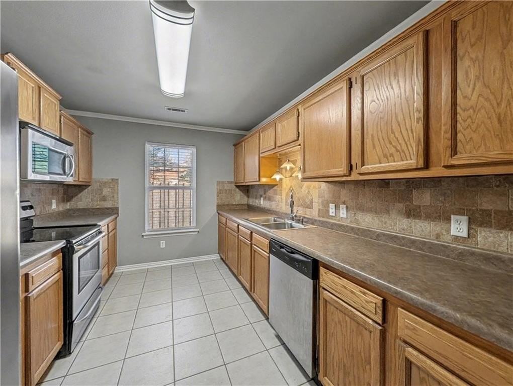 3803 Sw Carriageway Ave - Photo 5 of 18