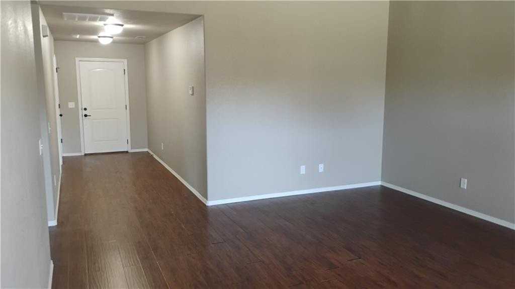 100 Willow Dr - Photo 2 of 16