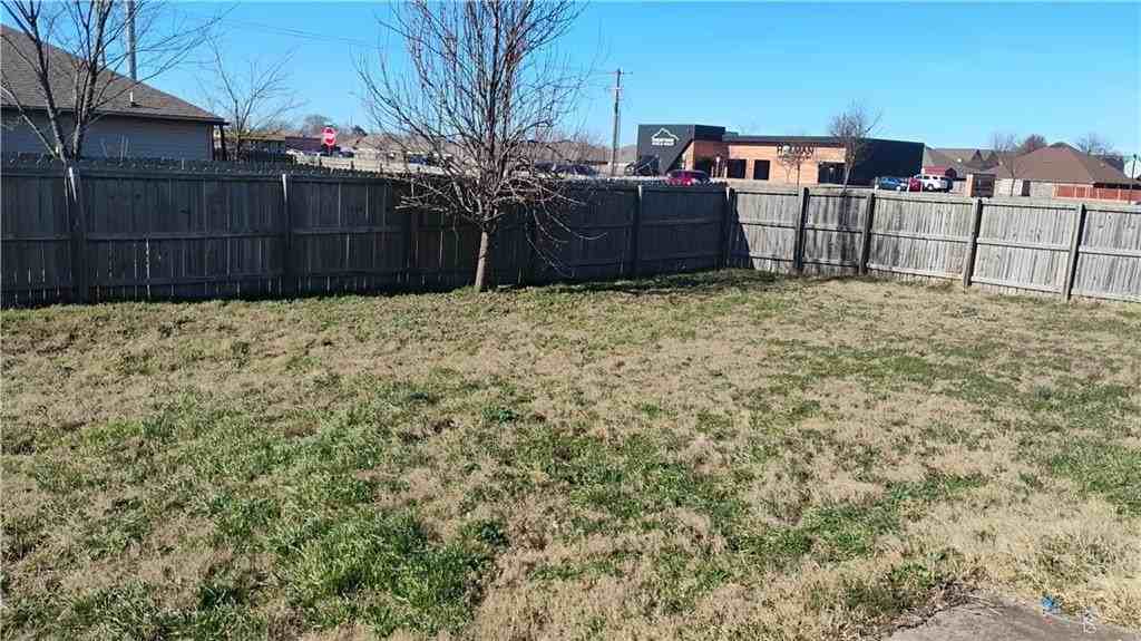 100 Willow Dr - Photo 6 of 16