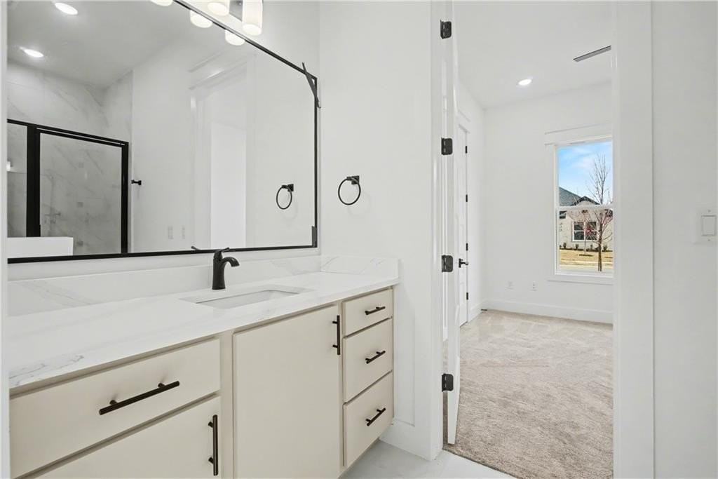 310 Hedge Dr - Photo 5 of 20