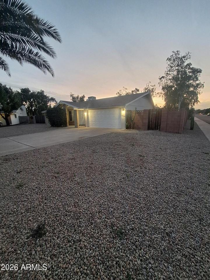 2839 E Altadena Ave - Photo 5 of 37