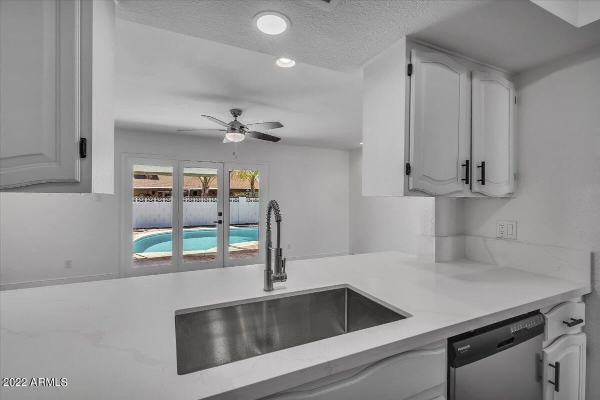 8207 E Montebello Ave - Photo 4 of 30