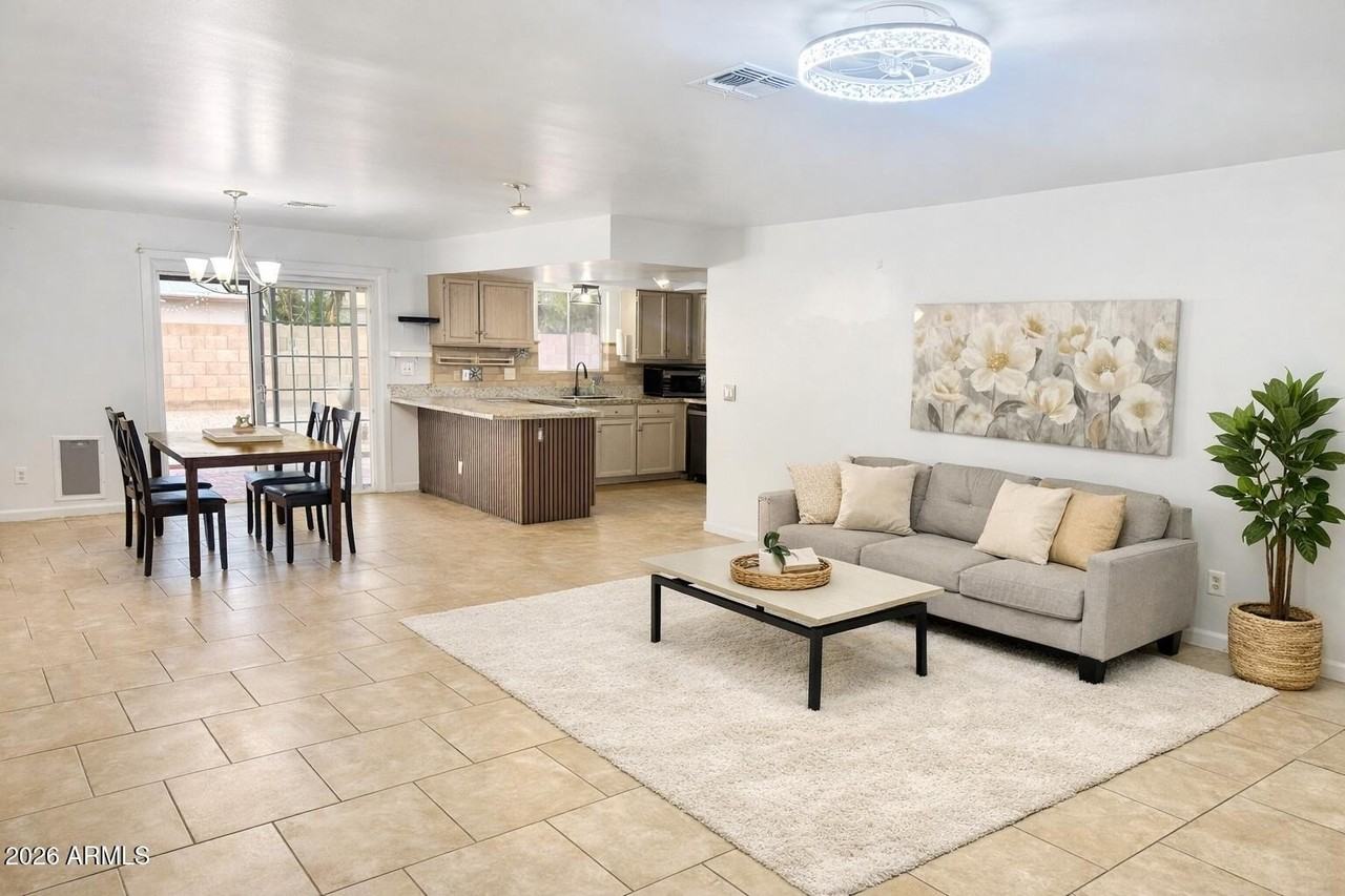 3838 W Dailey St - Photo 3 of 10