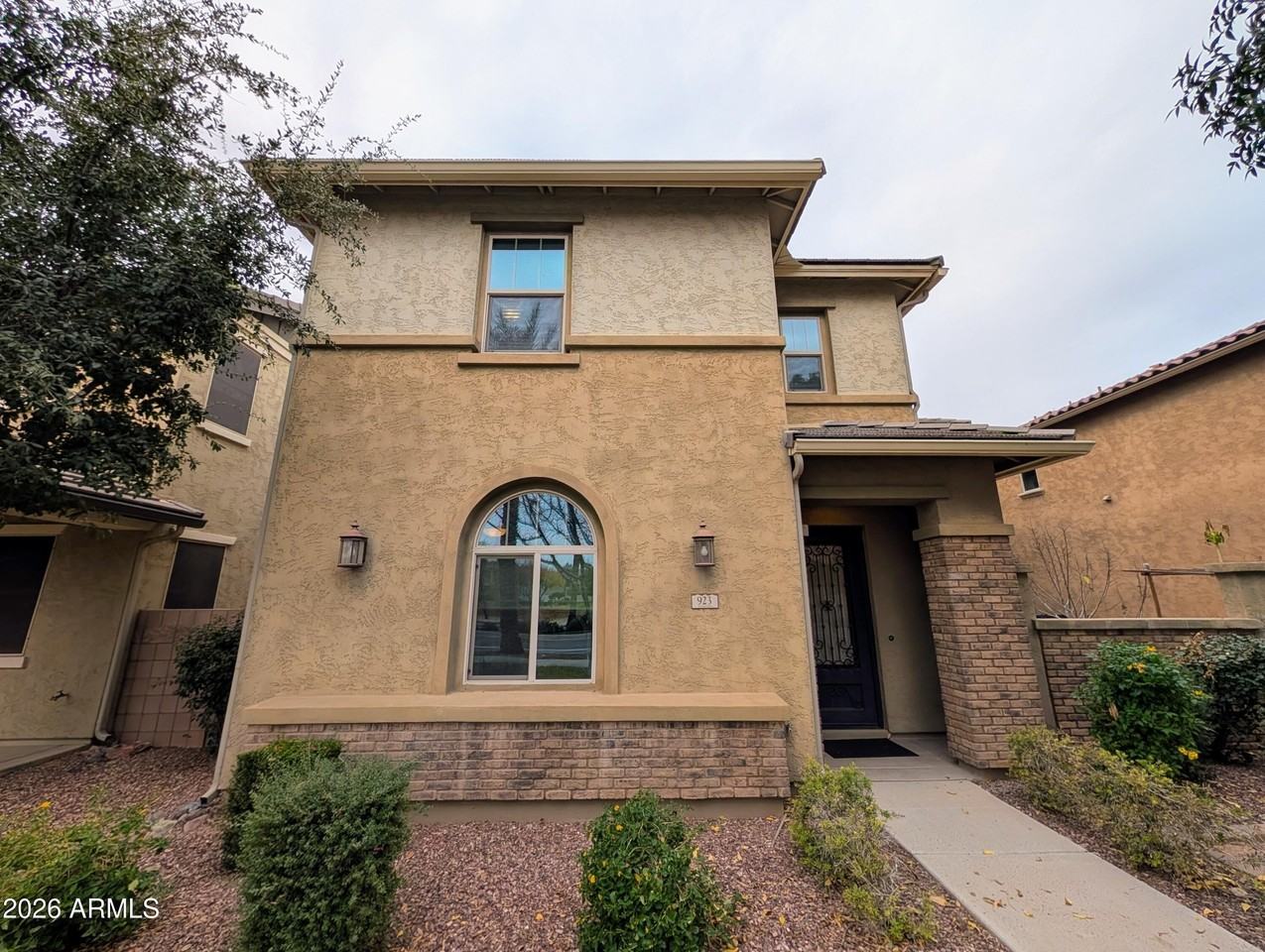 923 S Osborn Ln - Photo 2 of 50