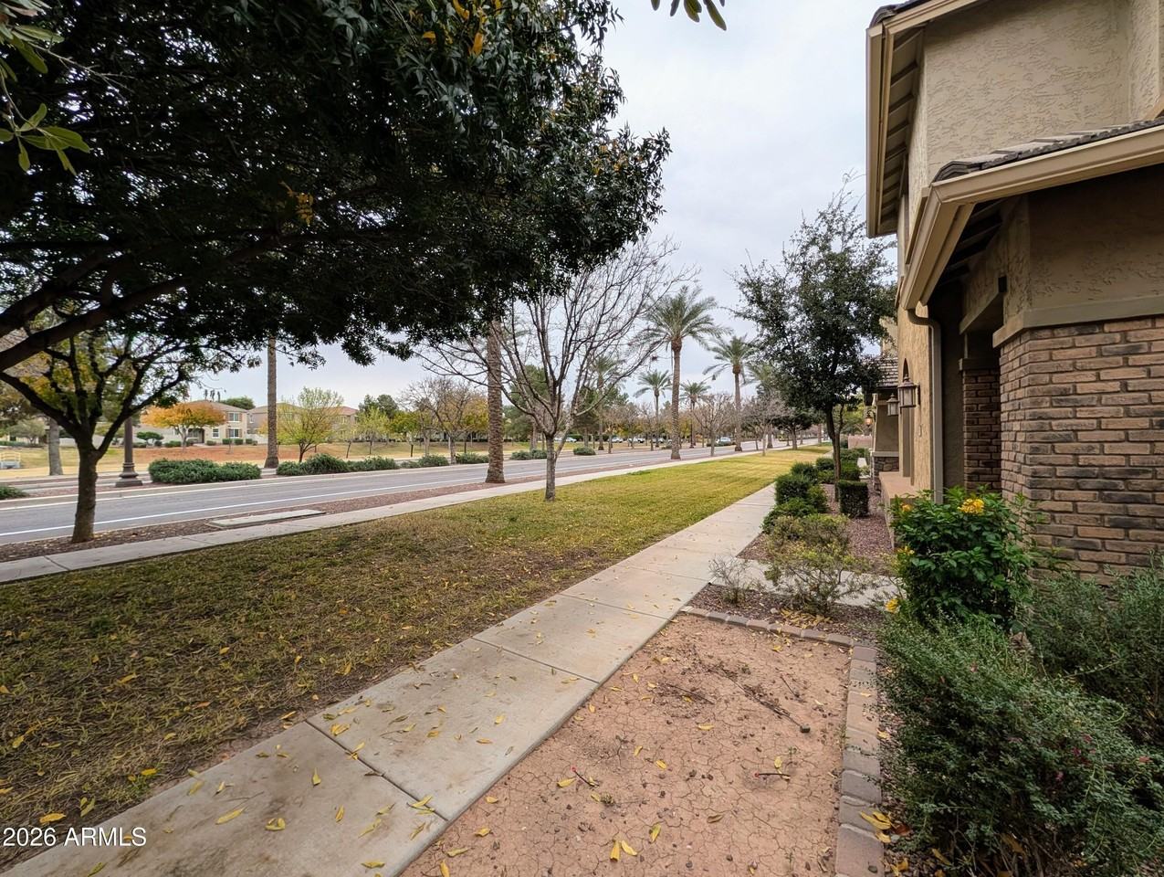 923 S Osborn Ln - Photo 4 of 50