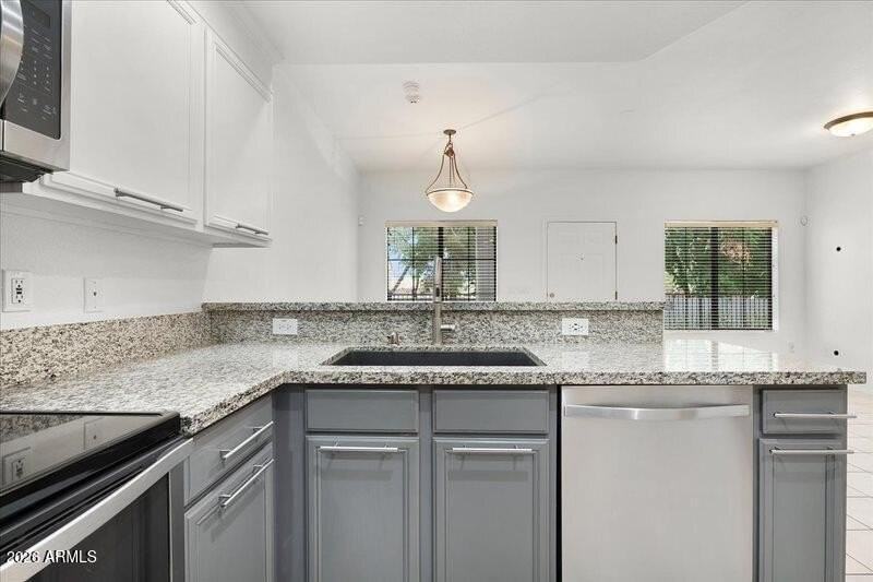 3150 E Beardsley Rd Unit 1079 #1079 - Photo 4 of 33