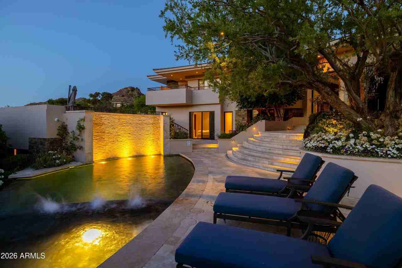 7451 N Las Brisas Ln - Photo 2 of 24