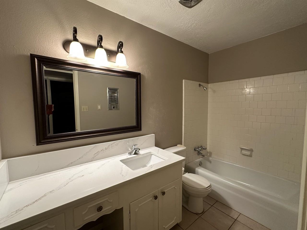 116 Lindsey St - Photo 4 of 12