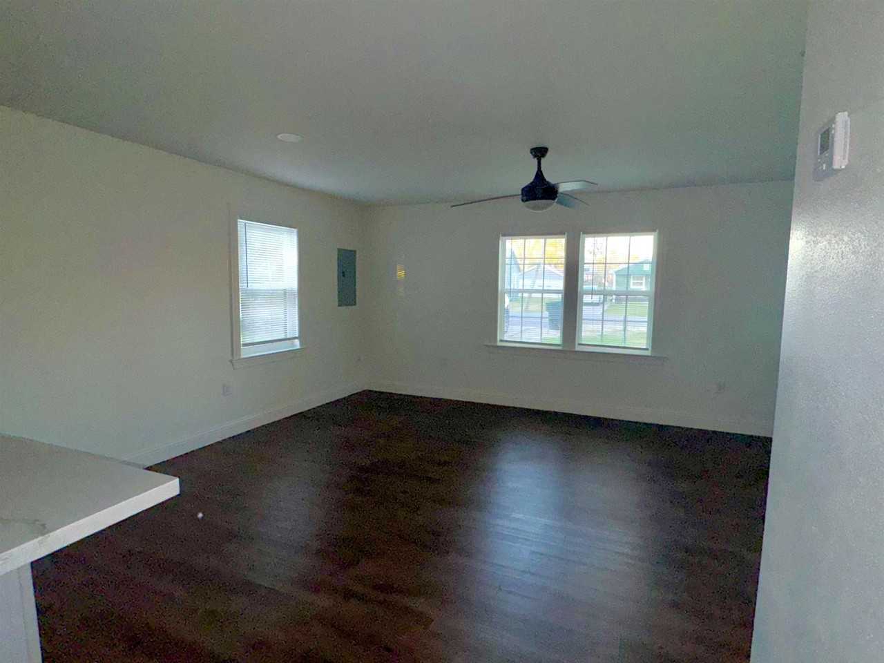 2743 Royal Ave - Photo 3 of 5