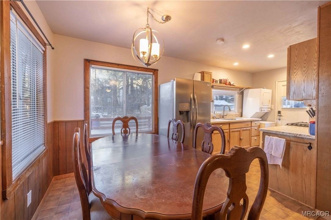 794 Spruce Ln - Photo 6 of 33