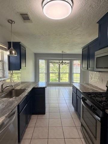 1204 Markham Ln - Photo 7 of 14