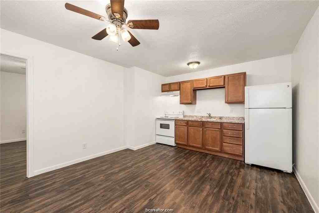 4305 College Main St #10 - Photo 2 of 8