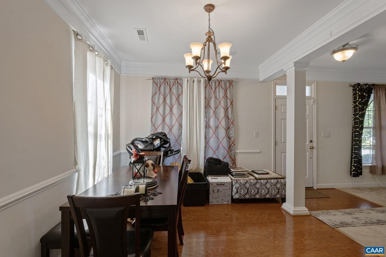 132 St Andrews St - Photo 4 of 34