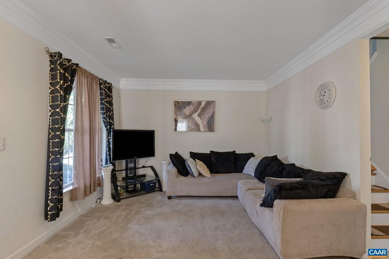 132 St Andrews St - Photo 5 of 34