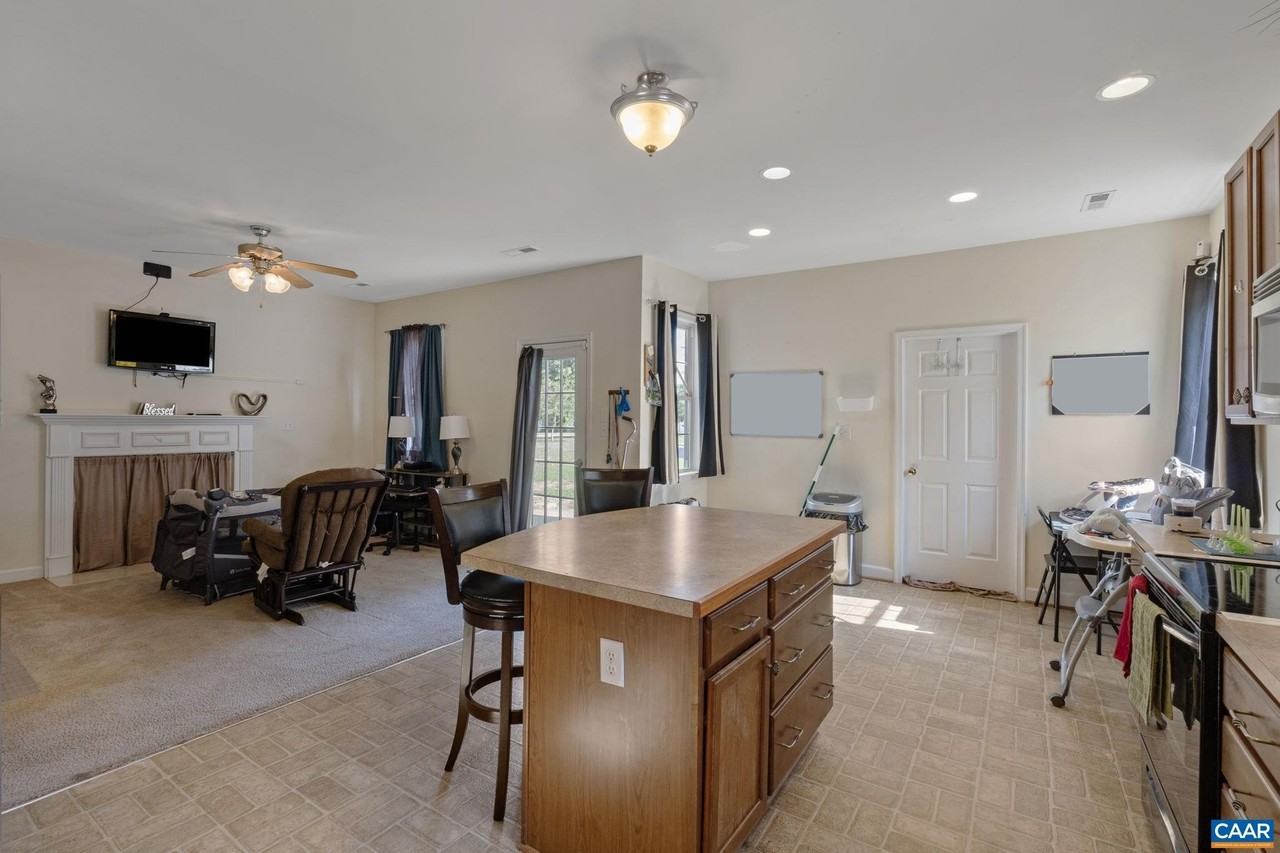 132 St Andrews St - Photo 6 of 34