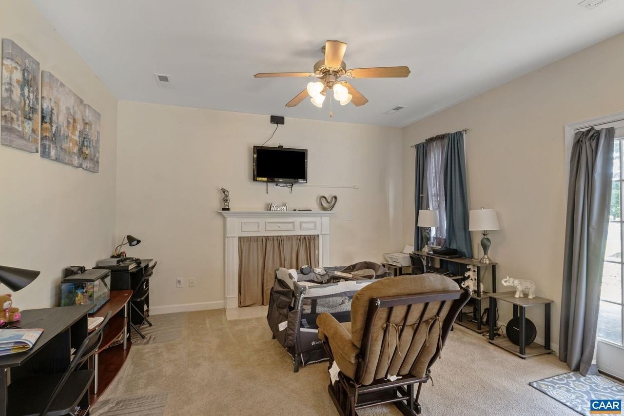 132 St Andrews St - Photo 7 of 34