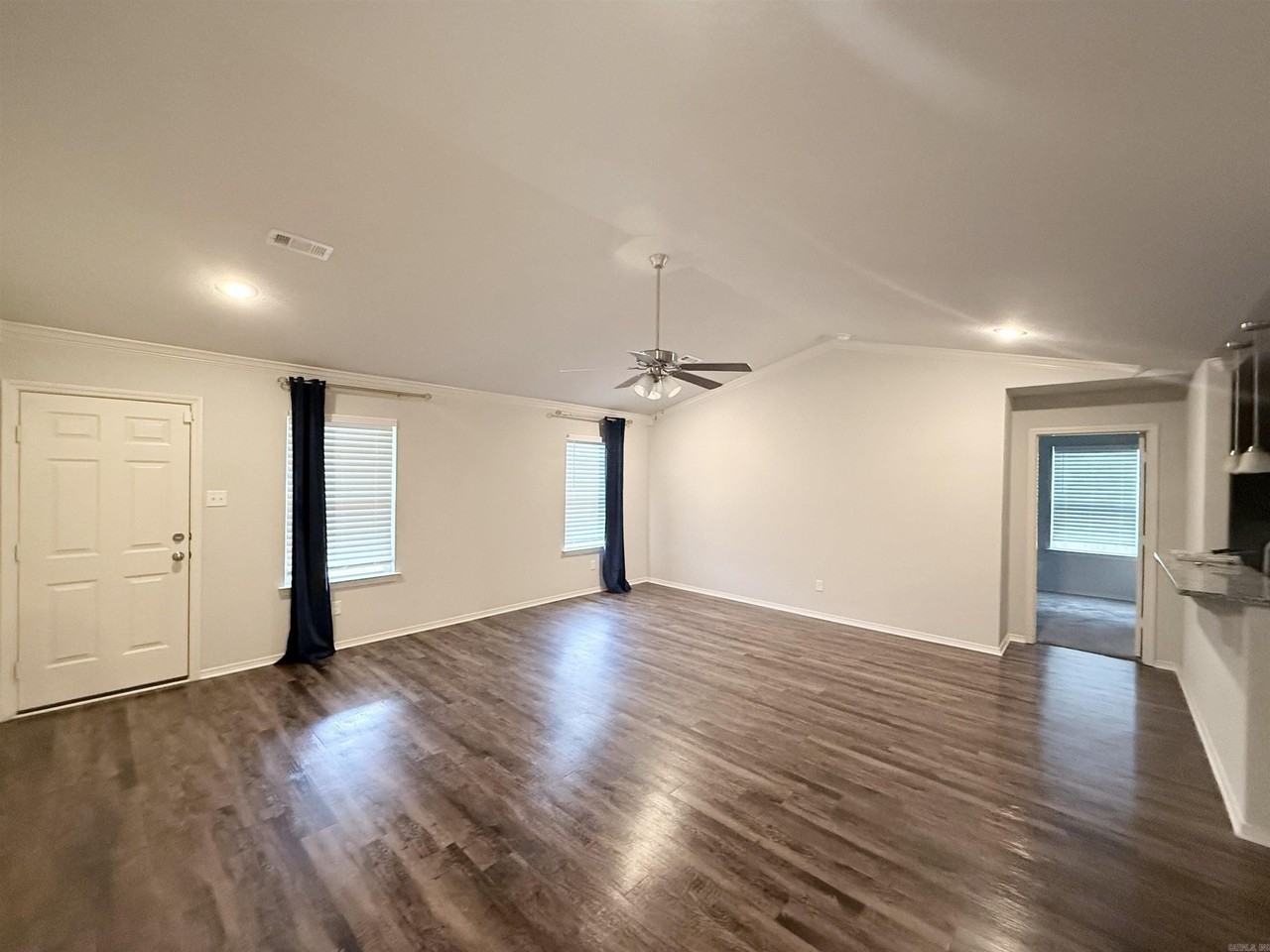 6032 Saddle Hill Dr - Photo 4 of 12