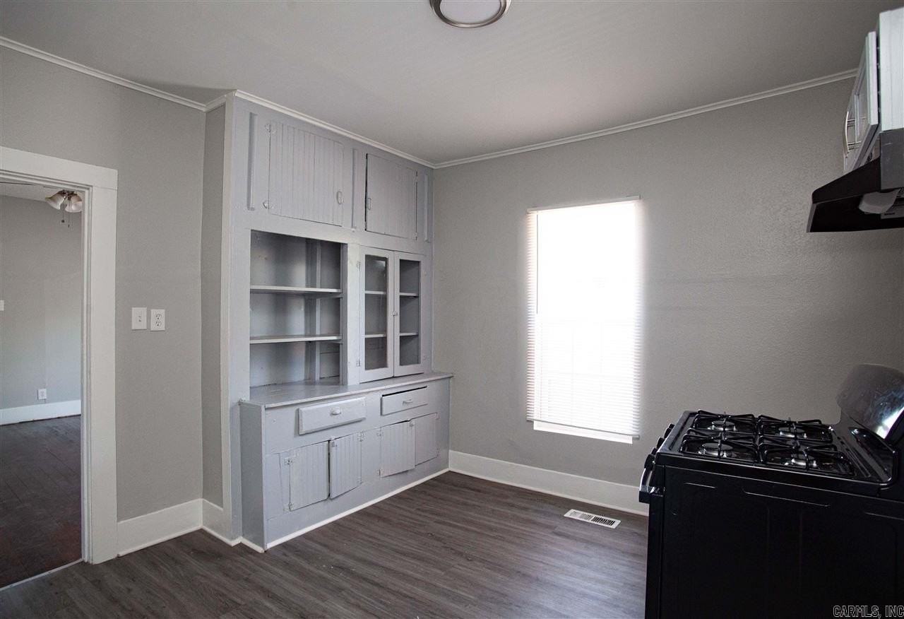 617 Uams Blvd - Photo 4 of 11