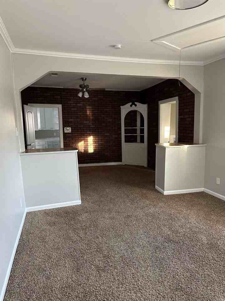 107 S Beech St - Photo 2 of 17