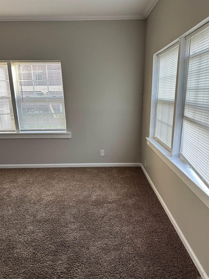 107 S Beech St - Photo 7 of 17