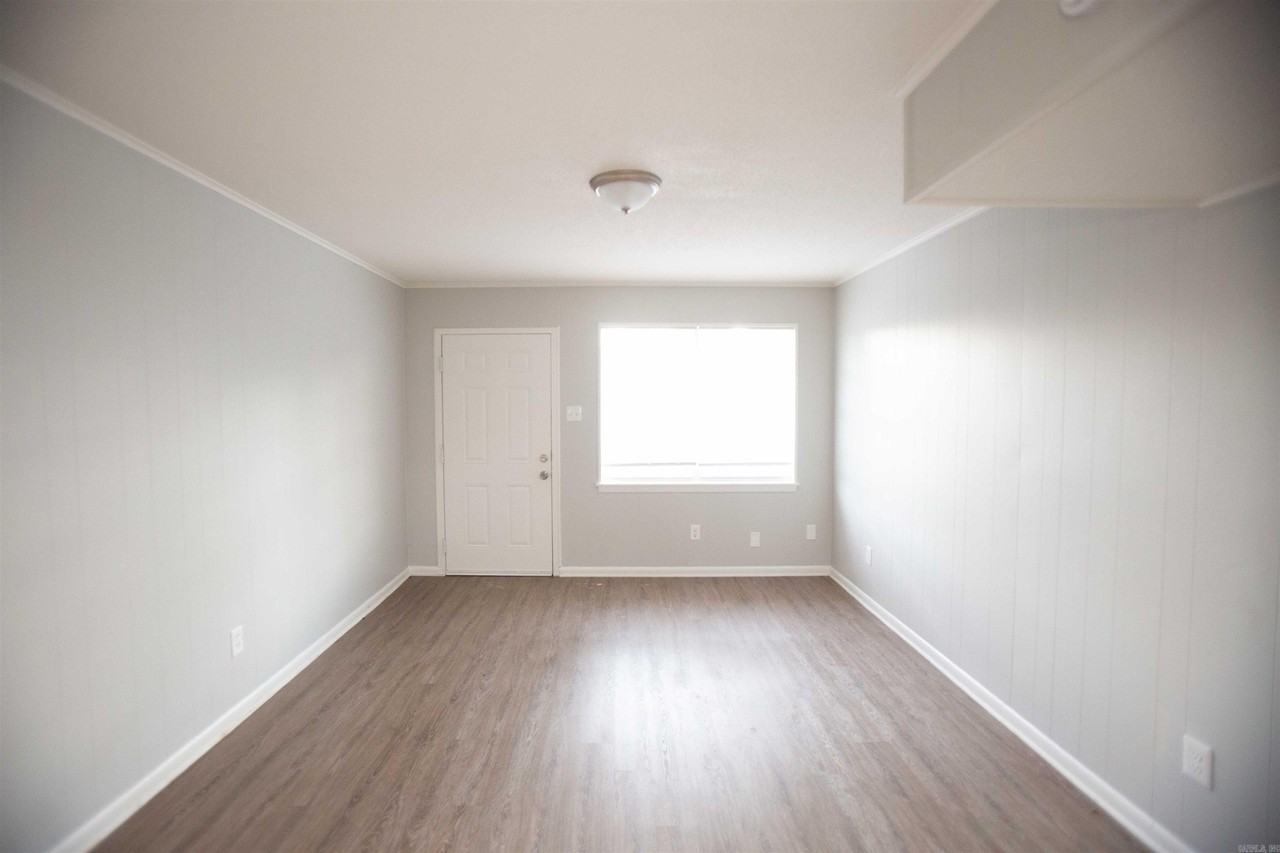 3017 Parkway Dr - Photo 3 of 13