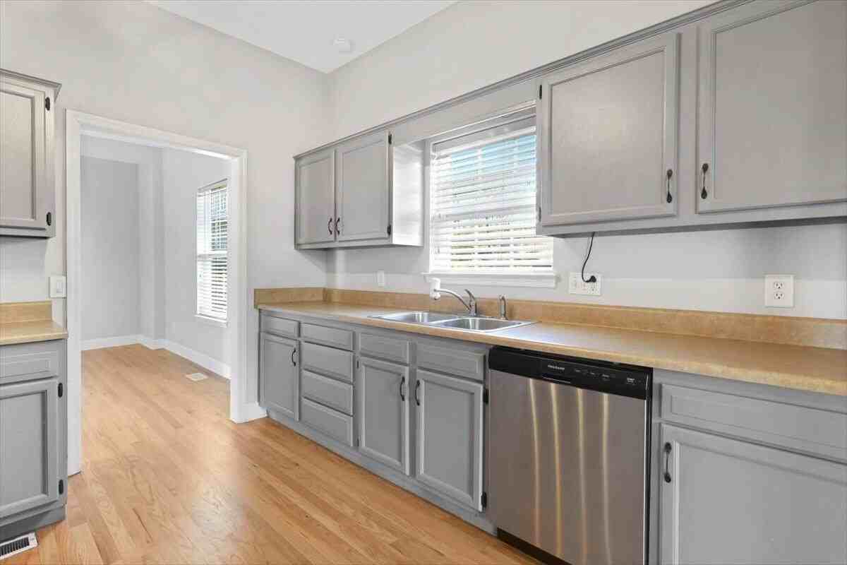 1002 Boylston St - Photo 6 of 22