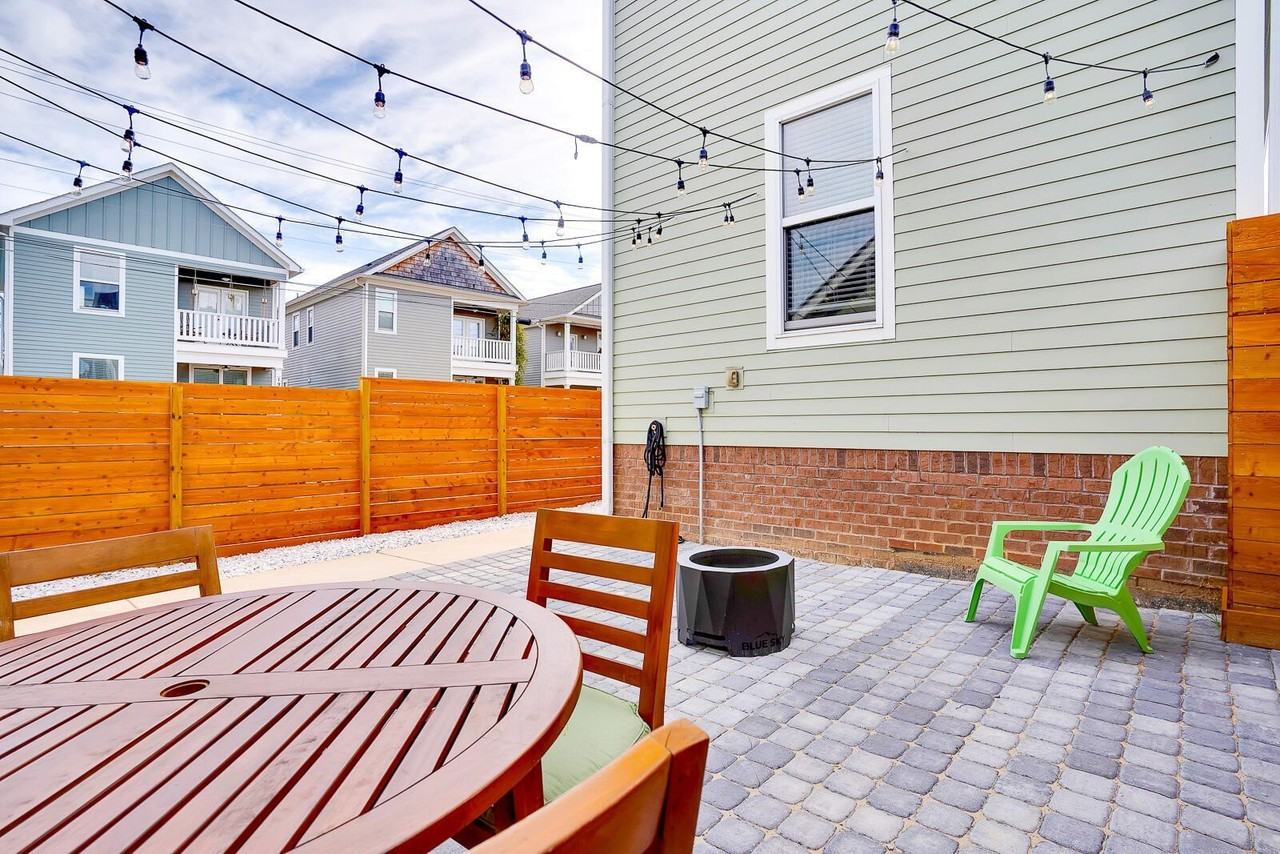 1968 Rossville Ave - Photo 5 of 29