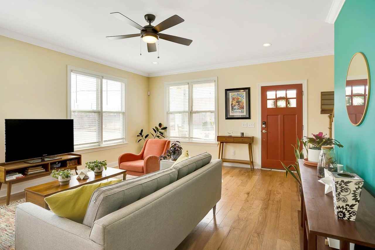 1968 Rossville Ave - Photo 7 of 29