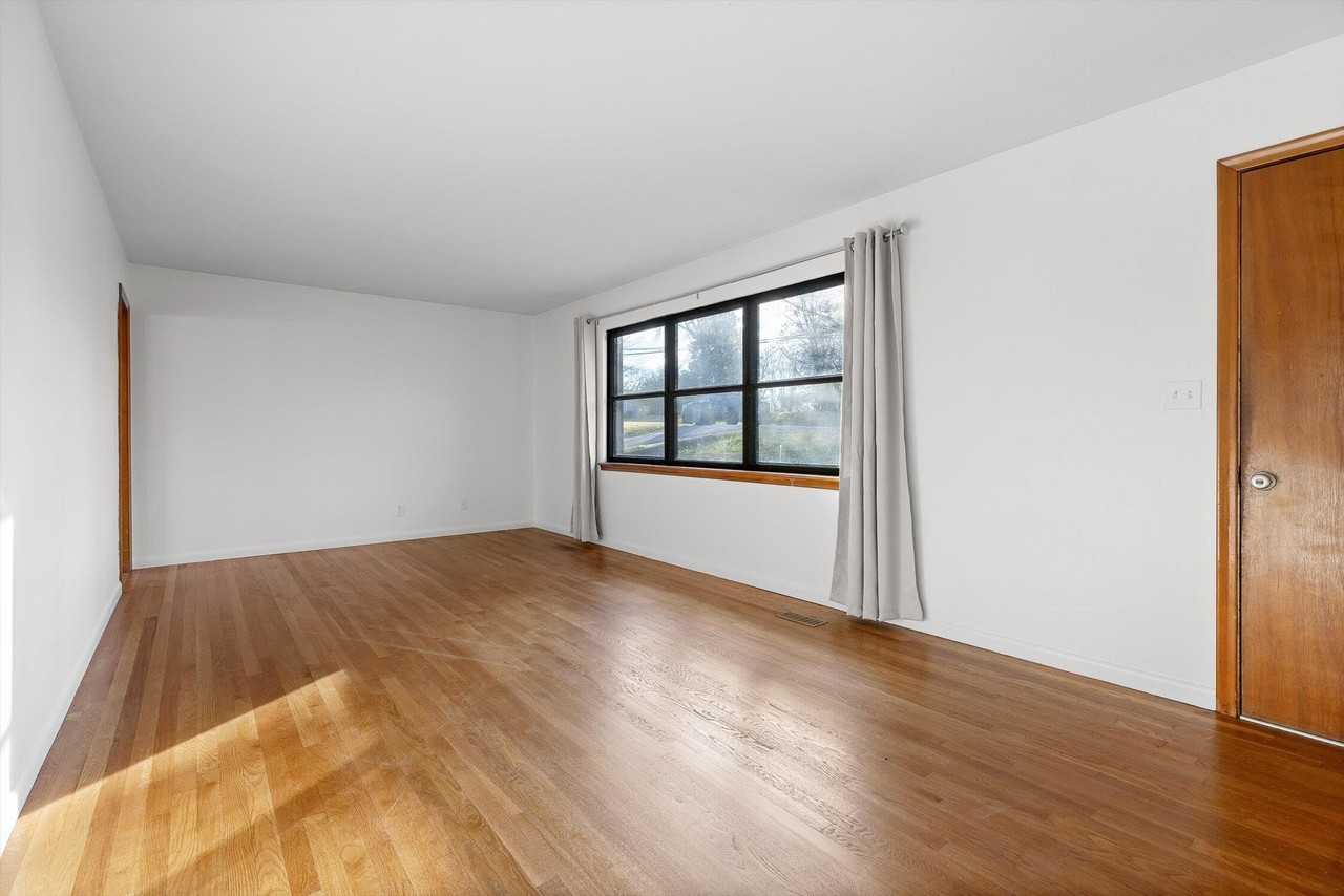 517 Randall St - Photo 5 of 29