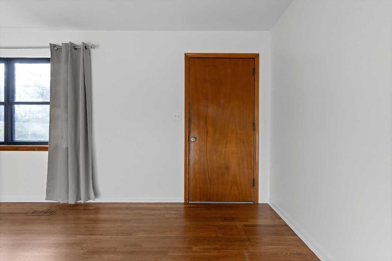 517 Randall St - Photo 6 of 29