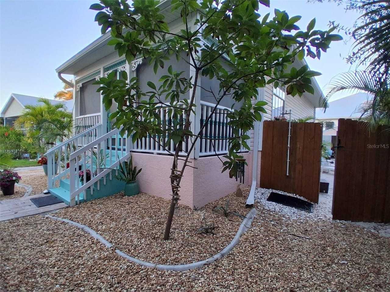 216 Berry St - Photo 6 of 50