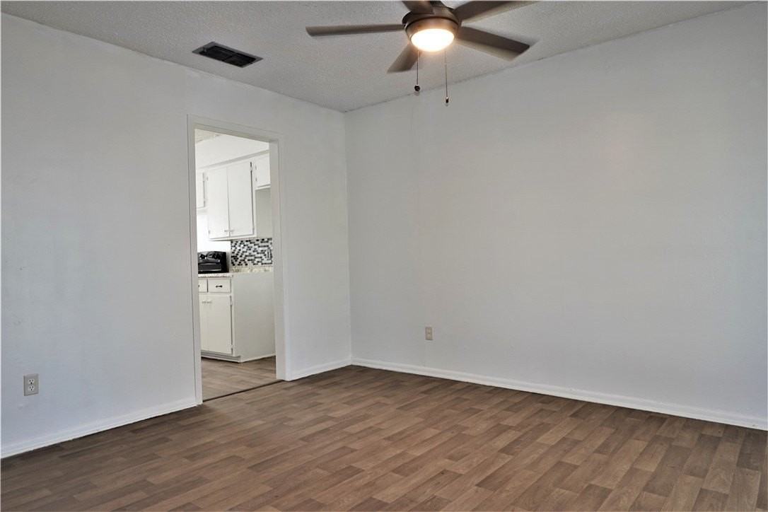 1028 Starlite Dr - Photo 2 of 33