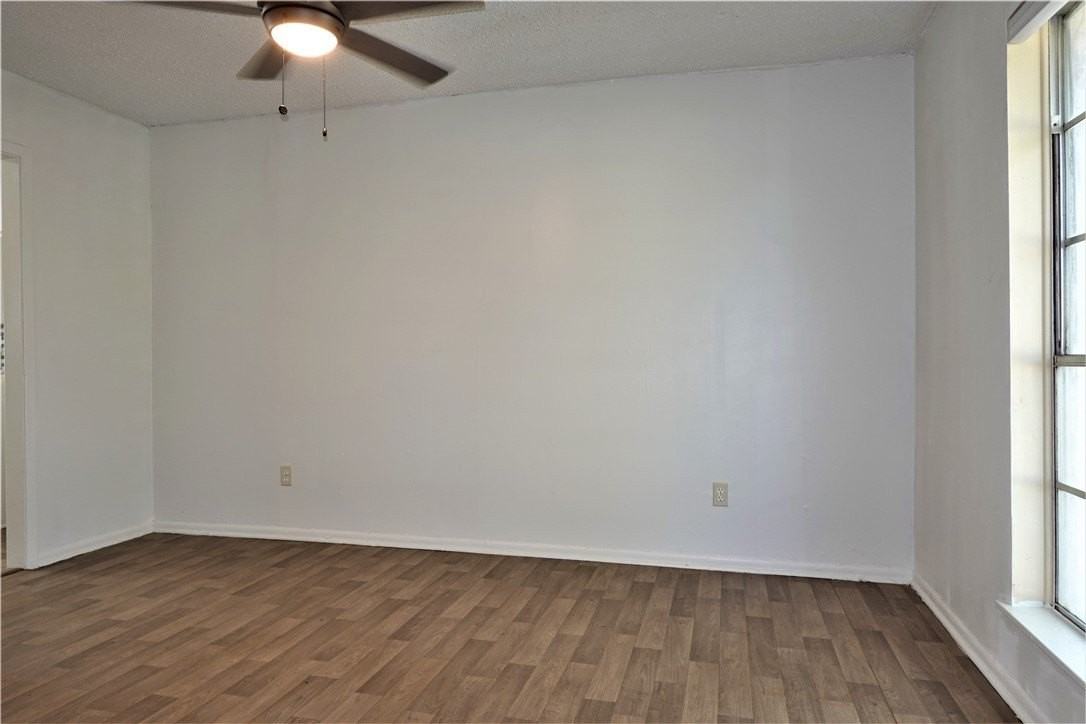 1028 Starlite Dr - Photo 3 of 33