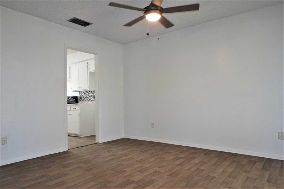 1028 Starlite Dr - Photo 4 of 33