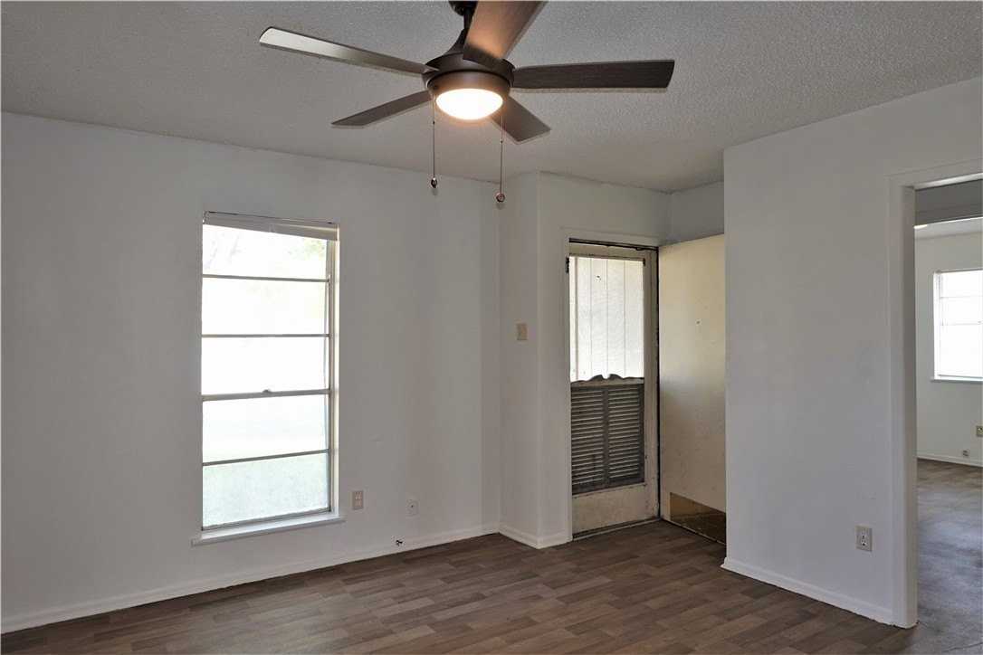 1028 Starlite Dr - Photo 6 of 33