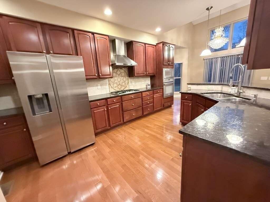 7798 Wayside Ave - Photo 5 of 20