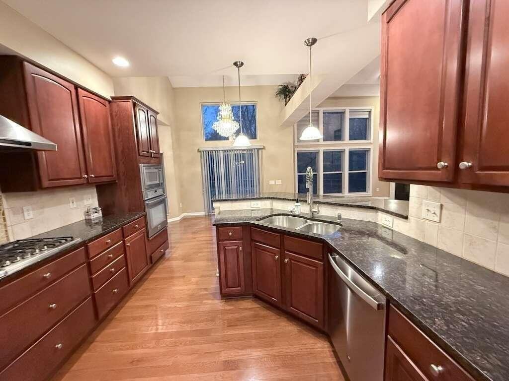 7798 Wayside Ave - Photo 6 of 20