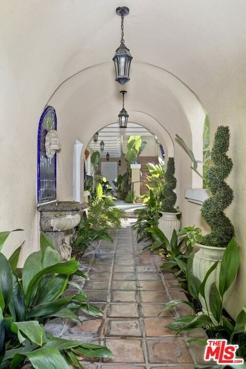 910 N Alfred St Apt 1 #1 - Photo 4 of 21