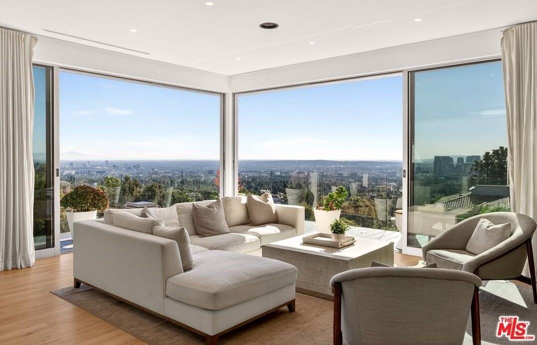 9894 Beverly Grove Dr - Photo 2 of 36