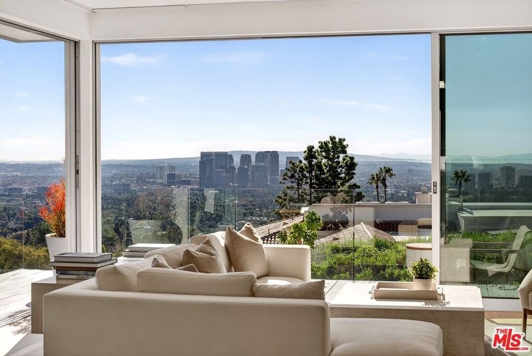 9894 Beverly Grove Dr - Photo 4 of 36