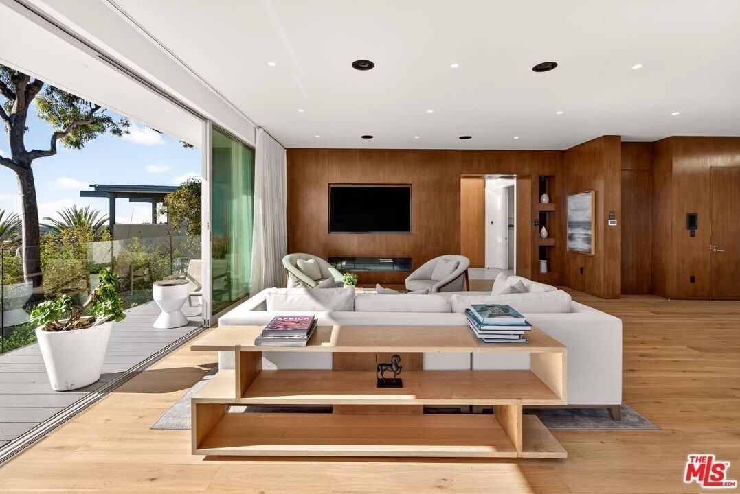 9894 Beverly Grove Dr - Photo 5 of 36