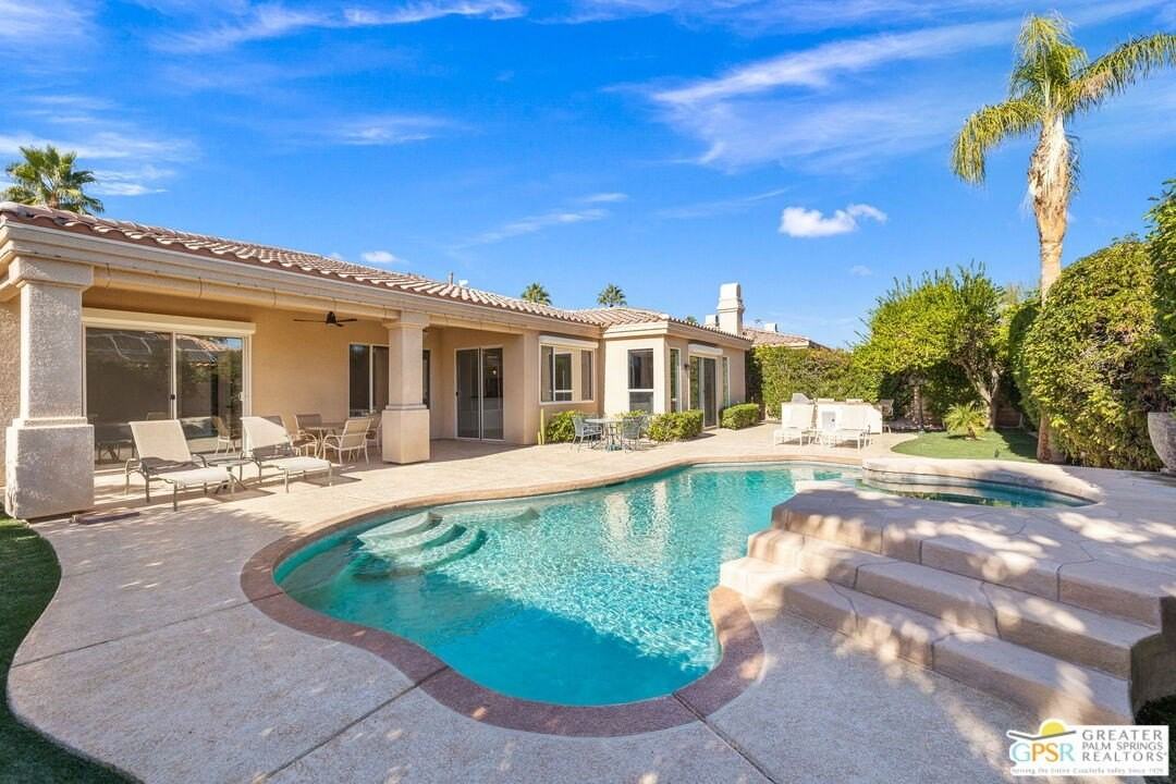 4 Hillcrest Dr - Photo 2 of 50