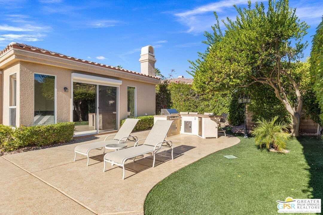 4 Hillcrest Dr - Photo 6 of 50