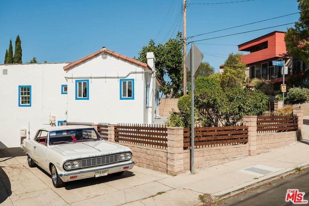 4879 Hartwick St - Photo 6 of 24