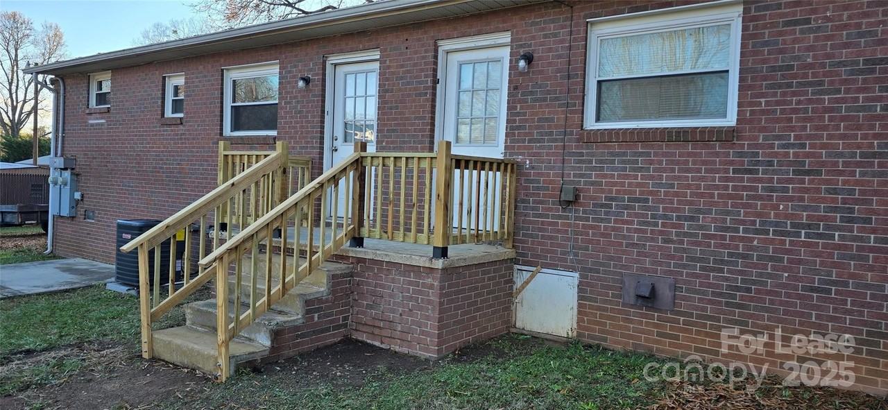 804 3rd Ave Sw - Photo 2 of 12