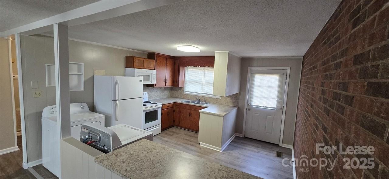 804 3rd Ave Sw - Photo 4 of 12