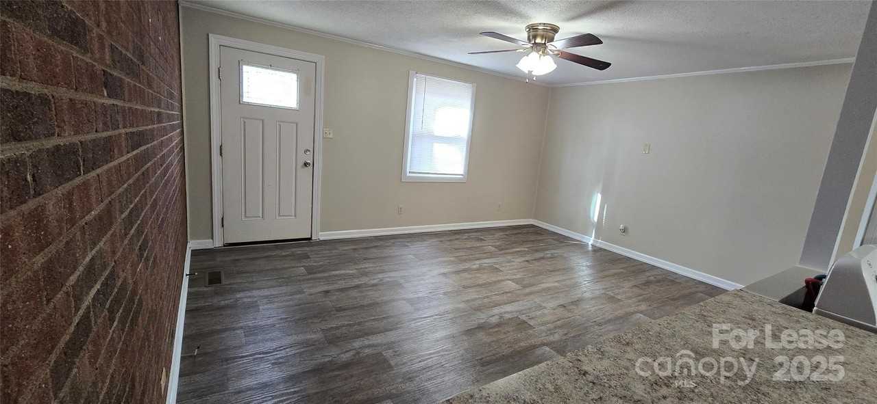 804 3rd Ave Sw - Photo 6 of 12