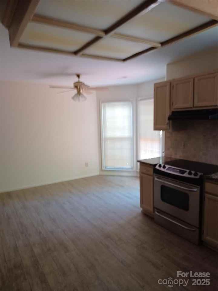 9132 E Orchard Ln - Photo 5 of 10